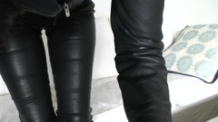 Lady Victoria Valente: Bunden vid maskinen i buren slukande främlingen, Lady Victoria Valente