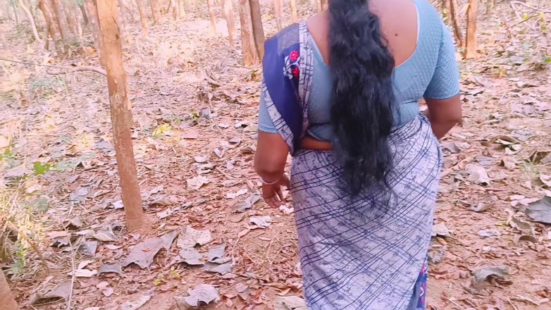 Telugu honey lips: Seks luar ruangan India. Desi bhabi secret ngentot suami di...