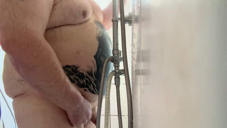 BigBearFrankfurt: I'm Relaxing in the Shower