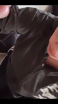 Una MILF Carina Succhia Il Pene Fino a Quando Tutto Il Latte Non Esce