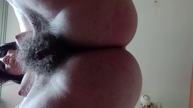 BW_Dolphin: असली महिला कैसी दिखती है - आपके चेहरे पर बालों वाला जंगल