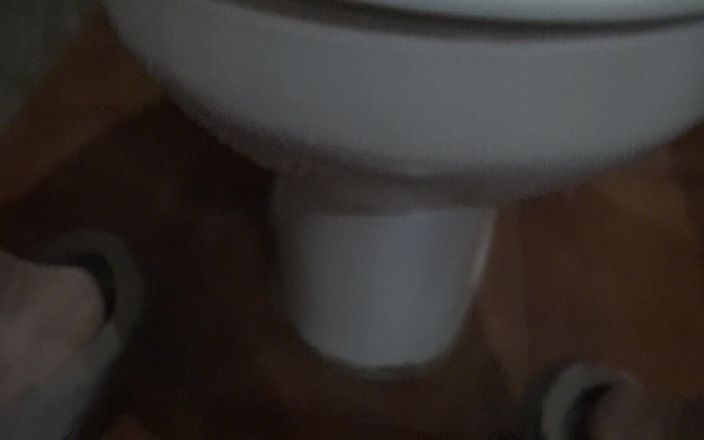 Stepmom Susan: Il mio figliastro mi segue per vedere come piscio dalla...
