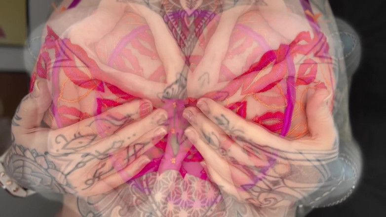 Miss Valentina: Valentinas Mesmerize 4 Goons