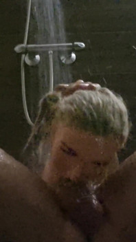Throatpie under the shower