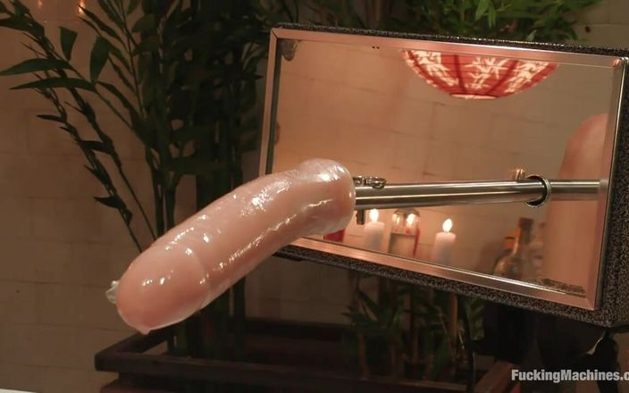 Fucking Machines by Kink: 抽烟的热辣新来者，charley Chase操机器全油门