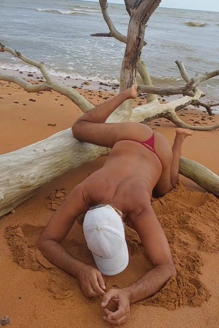 Ladysilvas: Ladysilva pamer pantat bahenol ladysilva di pantai