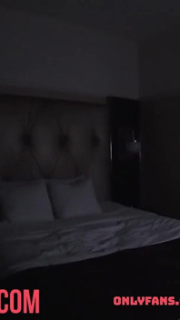 Pantat bahenol cewek semok kulit hitam ini dientot habis-habisan sama kontol besar pria kulit putih