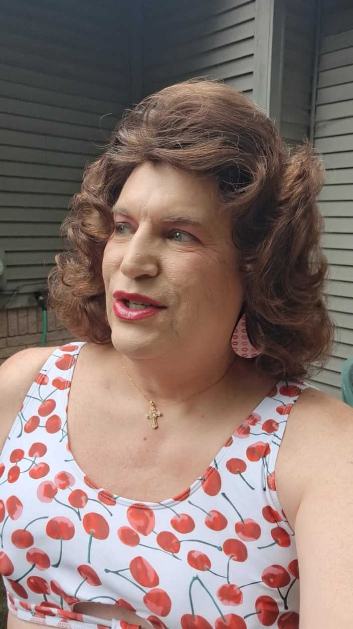 Victoria Lecherri: Buiten spelen met mijn kont en clitty!