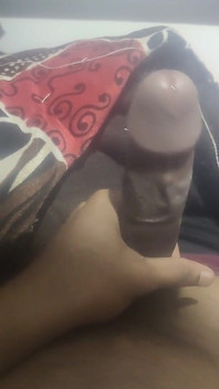 Mijn stiefzus zag mijn penis en schudde het hard.