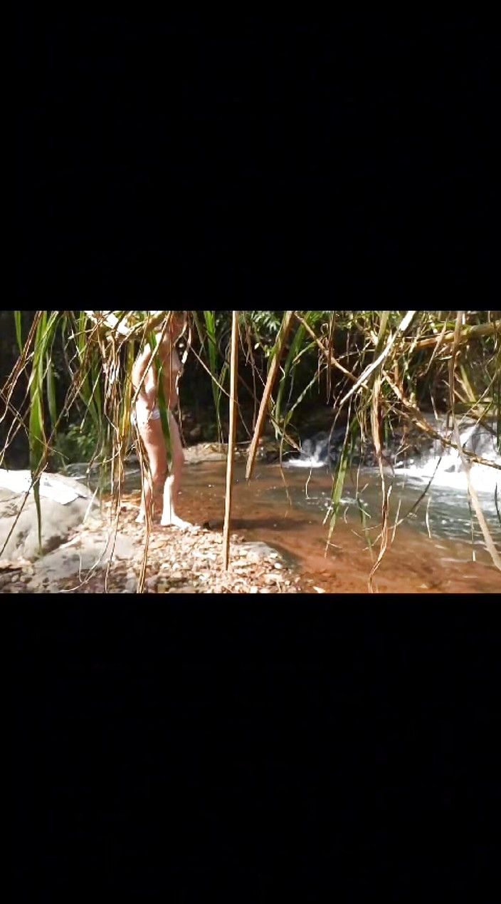 Parcuriosoo: 在裸体散步中与陌生人发生性关系