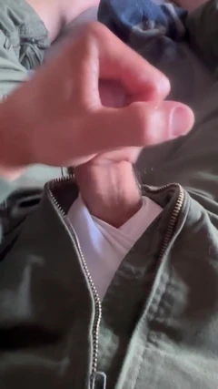 Aku ngocok kontolku sebelum penerbanganku dientot habis-habisan sampai dicrot di dalam!