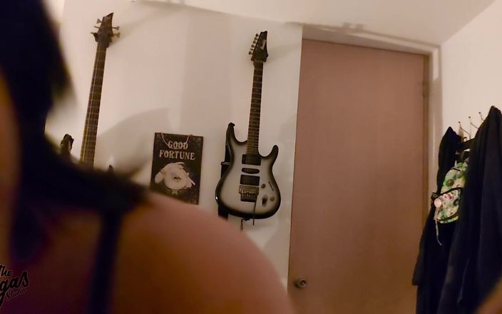 Selena Vega: Я был так возбужден, что кончил дважды! Я обожаю, когда меня трахают!