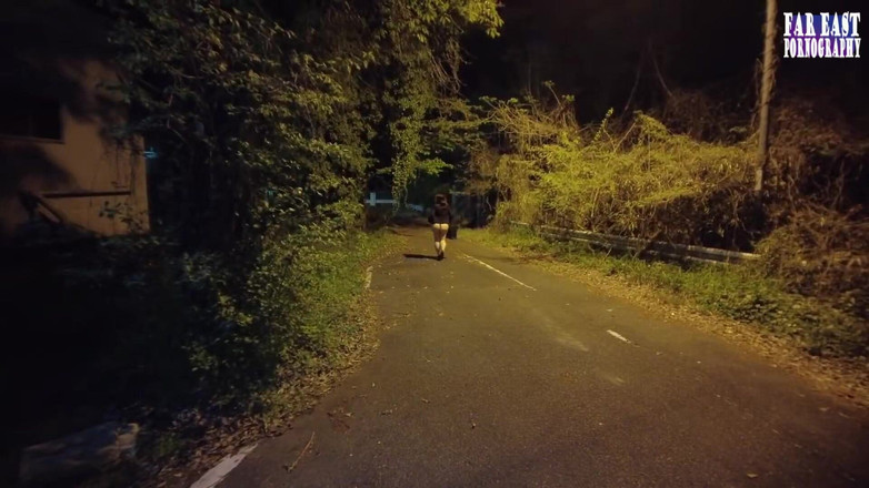 Far East pornography: Mega-pinggul mengusik pada tarikh yang berani terdedah sebagai awek cantik...