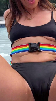 PAWG Kelsi Monroe je ošukaná v bazénu od Jmac