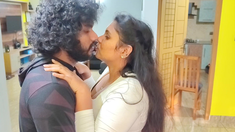 Vaigavarun45: Mallu sexo com uma colega de quarto