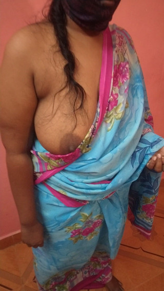 Tamil lesbian: 热辣的胸部与热辣的站立表演