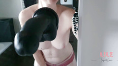 LiquidLeonie: 거울에 대고 내 열린 가랑이 팬티를 보여주는 딜도