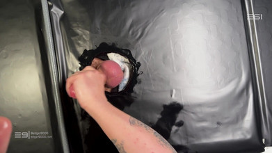 Edger9000: Kille 61 och hans massiva kuk kom förbi min studio på...