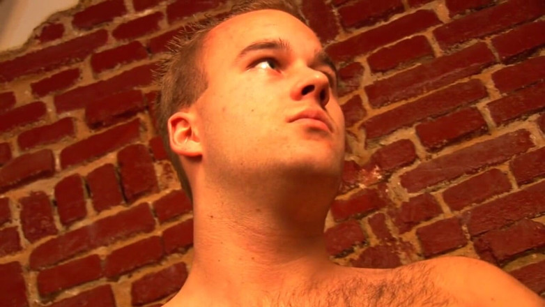 Jerking studs: Ліборіо гетеросексуальний хлопець з волохатими грудьми вперше пробує ділдо штучної плоті