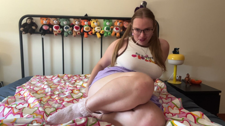 bitetwin9: Stepdaughter Tries Different Sizes Lollipops