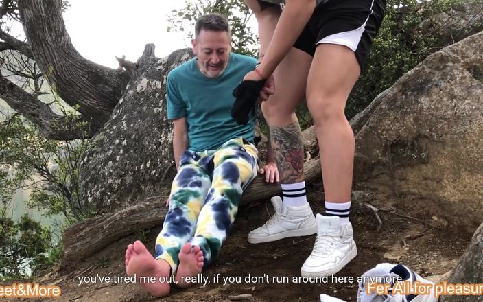 Fer All for pleasure: Un coureur chatouille dans la montagne, mais il se venge