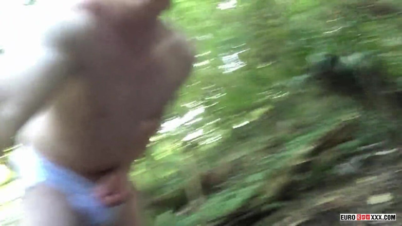 Euro boy xxx: Предприимчивый паренек в лесу