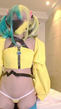 Cosplay explosão de humor. E Cup beauty transforma energia lúdica em uma performance privada perigosa completamente angle2