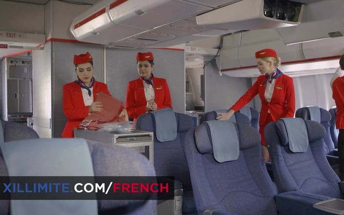 French girls at work: Singgah beruap dengan kru kabin