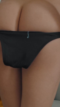 Marta essaye la lingerie nue. Transport PI.