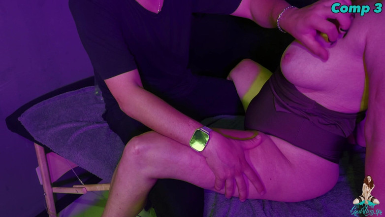 Squirting Sp: Sie bat um mehr: die schwere Massage ließ sie in...