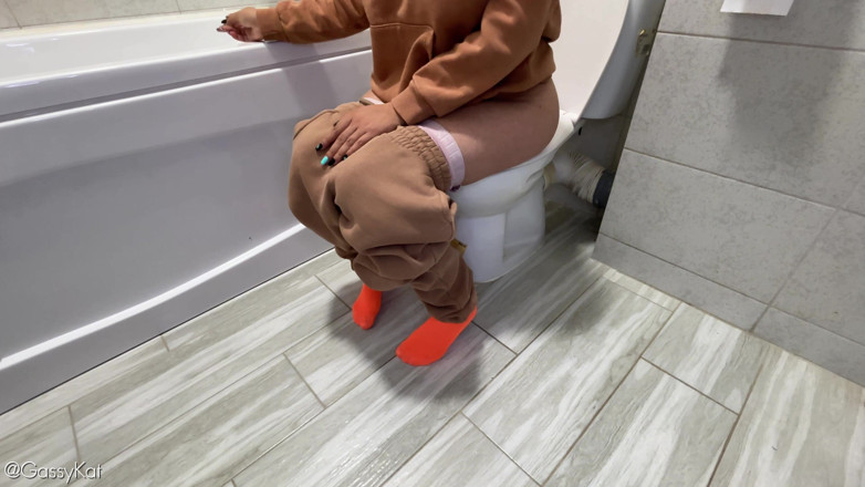 GassyKat: The Daily Toilet S2 Episode 21