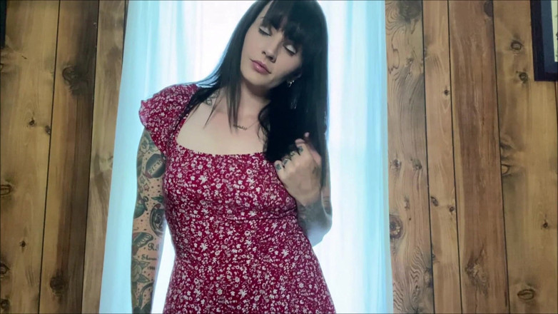 Miss Morticia: Red Daisy Deep