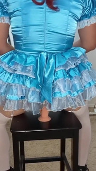 Sissy Candy jezdí na několika jejích obrovských dildech