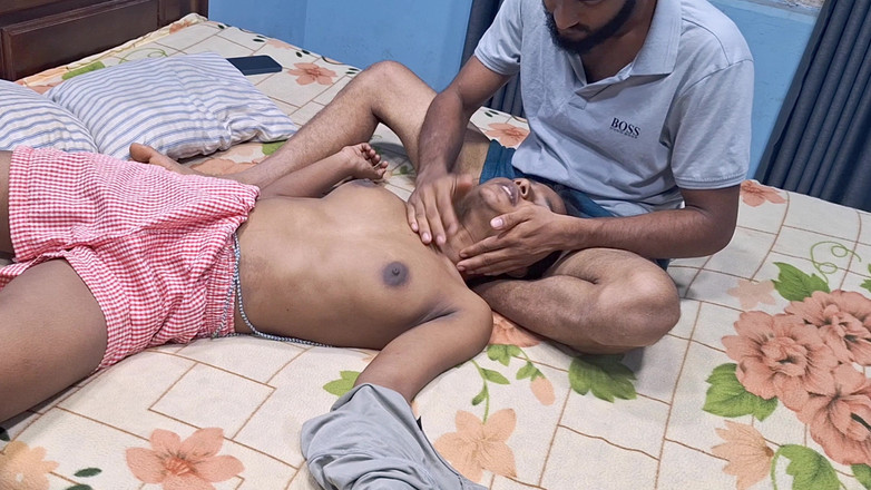 Shashi X: Sora vitregă indiană reală îl ajută pe fratele vitreg să ejaculeze...