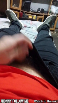Hunk masturba seu pau para obter seguidores da Faphouse