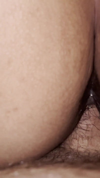 セクシーなネイティブの女の子が私のペニスを間近で乗ります