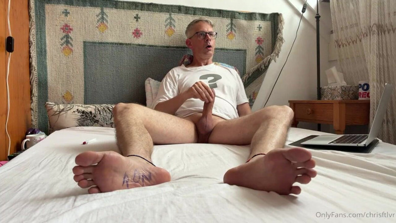 Chris Ftlvr: 2 ore di sega dal vivo e sperma sui piedi