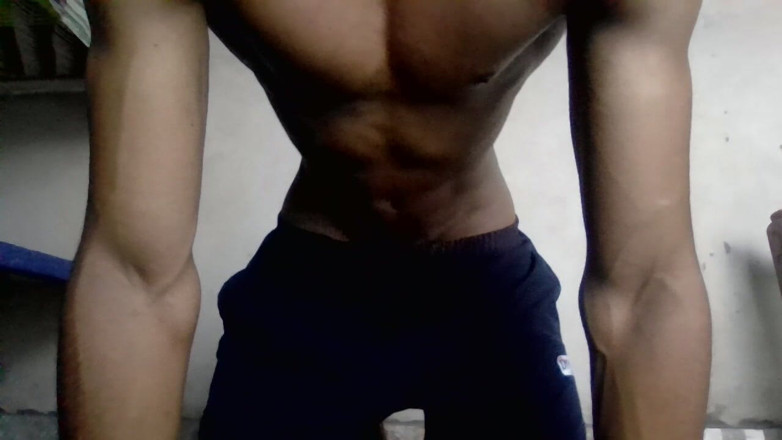 Asthetic teen: Dospívající chlapec ukazuje své sexy tělo