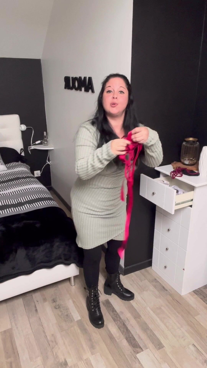 Maitresse Clara: JOI &amp; CEI, anh chàng tồi tàn đang đào quần lót của tôi