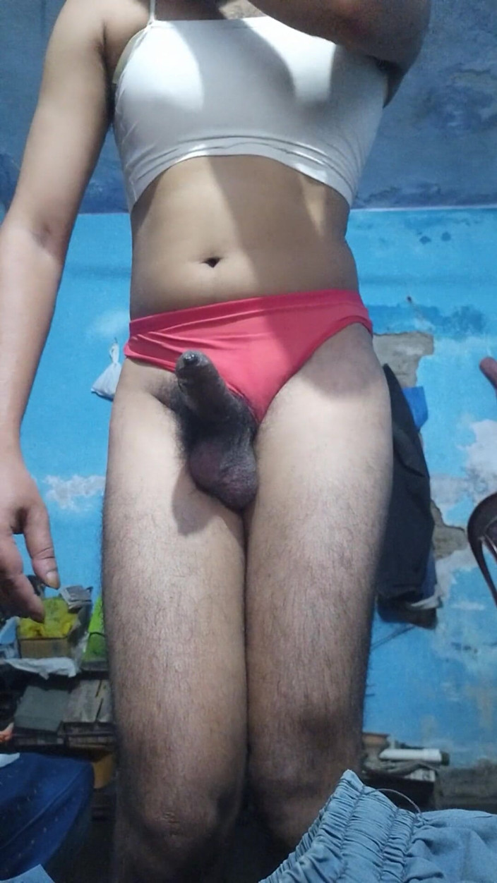 Lustyizlife: Sissy, indischer femboy wichst seinen dicken schwanz, während er den...