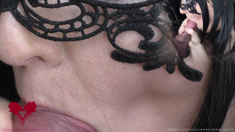 Close Up Extreme: Pompino estremo primo piano con una sborrata dettagliata in bocca