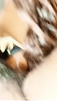 Děvka mé nevlastní matky s velkým zadkem mi dává dobré kouření