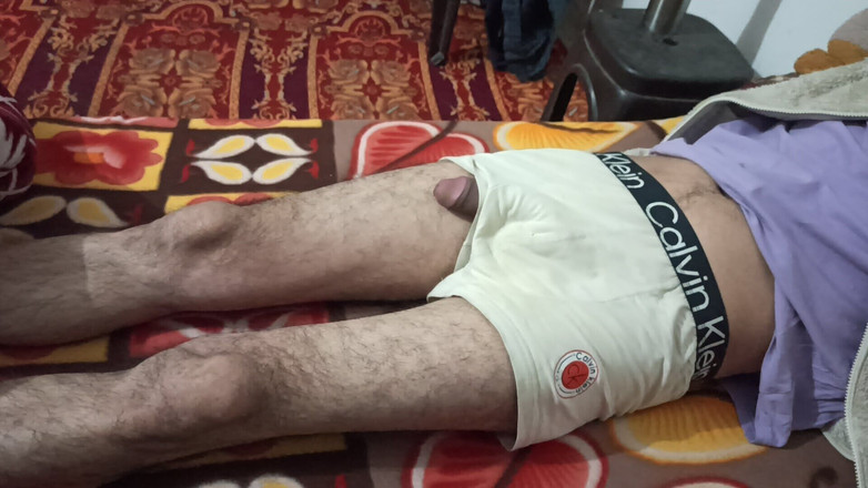 Desi__Panda: 내 의붓아빠를 처음 만졌어