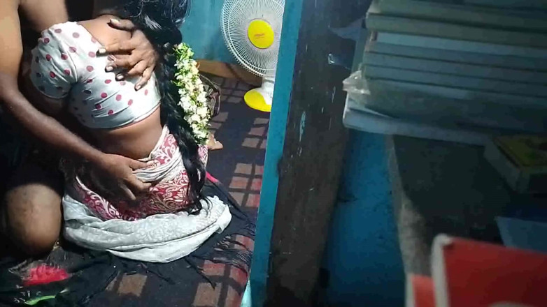 Desi palace: Mătușă vitregă indiană sexy face sex dur și popular în hindi