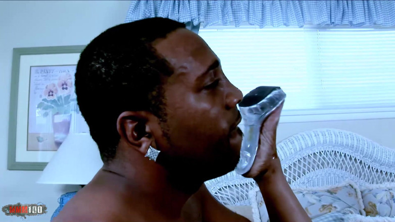 Porn-World: Shorty Mac: couture e shorty Mac in una scena ebano...