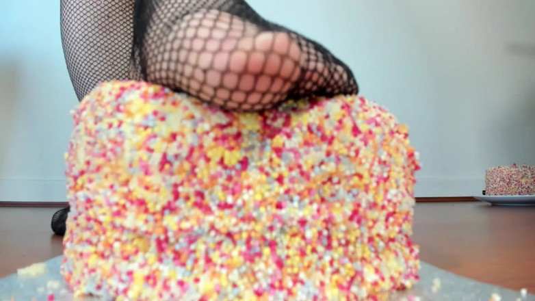 Julie_Bliss: 巨人ジュリー・ブリス・パニシング・タイニー