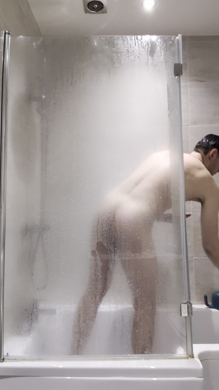 Nathan Forest: Tonton aku di kamar mandi