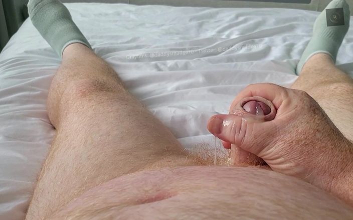 Daddysmudge: 爸爸手淫他的晨间树林并高潮