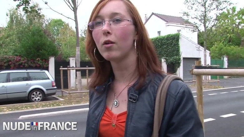 La France a Poil: Pelacur rambut merah muda dan kecil dientot dan disodok oleh...
