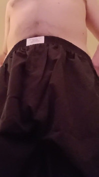 Lange und kurze schwarze Hosen